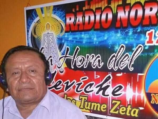 Carlos Tume Zeta conduciendo el recordado programa Ceviche Mixto de Radio Nor Perú. 